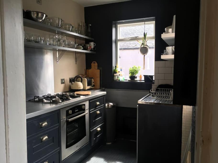 Stylish Two Large Double Bedroom House In Central Harrogate With On Street Parking Exteriör bild